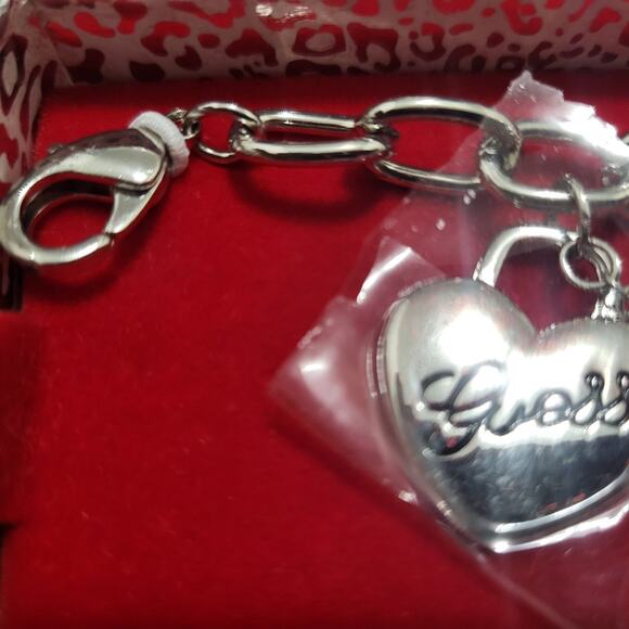 Guess Silver Tone Heart Charm Bracelet Gift Box Charm Bracelet - Picture 10 of 16